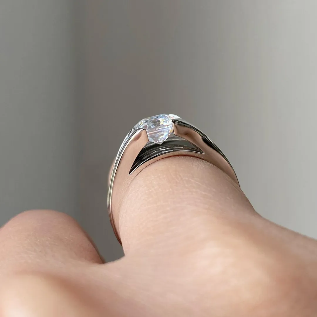 /public/photos/live/Asscher Cut Moissanite Engagement Ring For Her 519 (2).webp